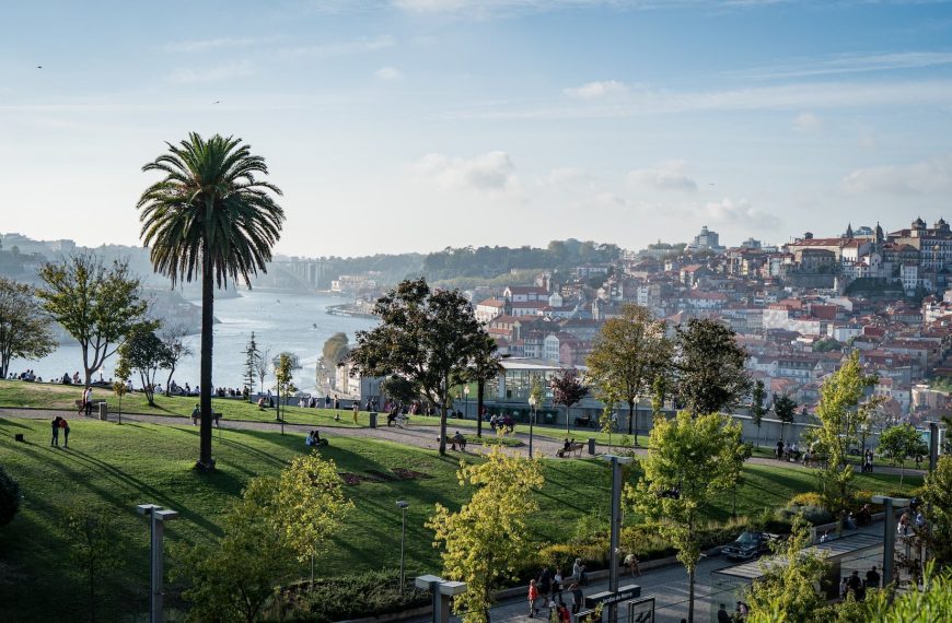 Portoʼs Industriële Erfgoed: Een Verkenning